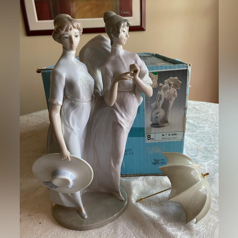 RETIRED 1989 ‘A SUNDAY STROLL LLADRO’ Porcelain Figurine, item# 01005408